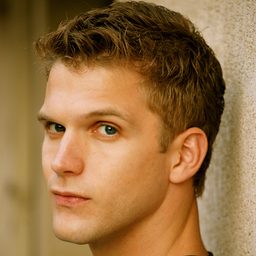 Aaron Perilo - 鐘點戰演員 飾演Bell