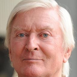 Peer Augustinski 飾演 Dr. Gier-Stimme