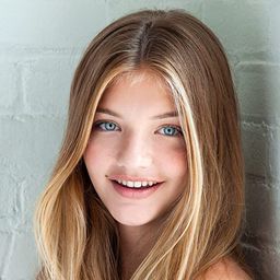 Sophie Guest 飾演 Caitlin