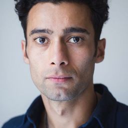 阿拉什·馬蘭迪 飾演 Babak