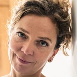 Colette Kieffer - 美好回憶演員 飾演L'ouvrière souriante