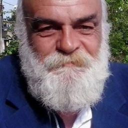 Hüseyin Özay 飾演 Nurettin