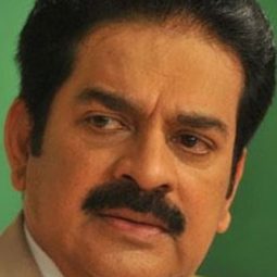 Devan 飾演 DIG Benerjee