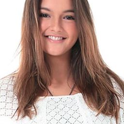 Bárbara Maia 飾演 Lara