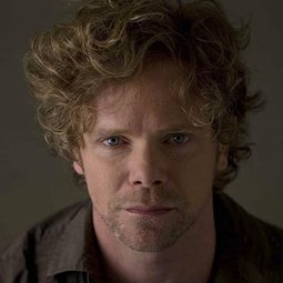 Jimmy Shaw - 難忍的浪漫演員 飾演Miles