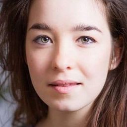 Edith Saulnier 飾演 Caroline (teenager)