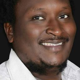 Edijoe Mwaniki 飾演 Deacon 1