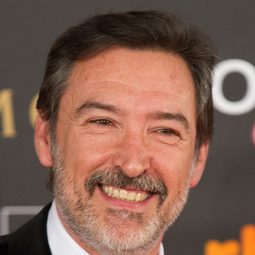 希內斯・加西亞・米蘭 - Solo mía演員 飾演Hermano de Ángela