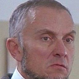 Enzo Robutti 飾演 Ferrini