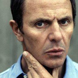 Heinz Bennent - Love from a Stranger演員 飾演Bruce