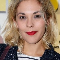 Alysson Paradis 飾演 Annette