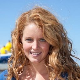 Liza Sips 飾演 Floor