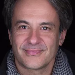 Mario Mazzarotto 飾演 Foreign Ministry Officer