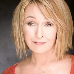 Tasha Simms 飾演 Sylvia Eid