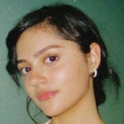 阿妮特帕達 飾演 Vaani Batra