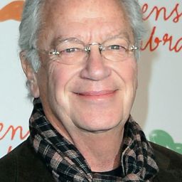 Bernard Murat 飾演 Henri de Montalte (Voice)