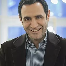 Karren Karagulian - 跨性有話兒演員 飾演Razmik