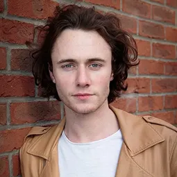 Jack McEvoy 飾演 Conor