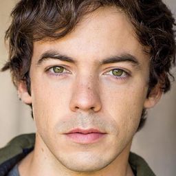 康納·普萊斯 飾演 Matt