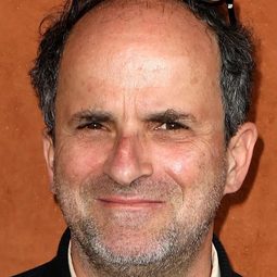 里安·艾貝蘭斯基 飾演 Gilles