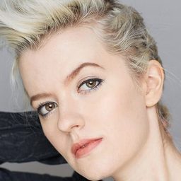 Skyler Davenport 飾演 Canan