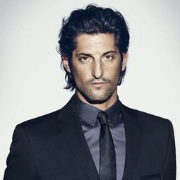 Tony Ward - Out in Fifty演員 飾演Johnny