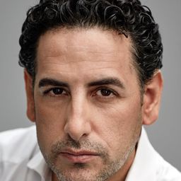 胡安．迪亞茲．佛瑞茲 飾演 Alfredo Germont