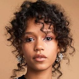 泰勒羅素 飾演 Connie