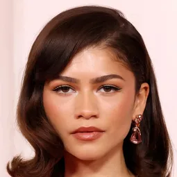 辛蒂亞 飾演 Emma