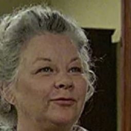 Lillian Carlson 飾演 (voice)