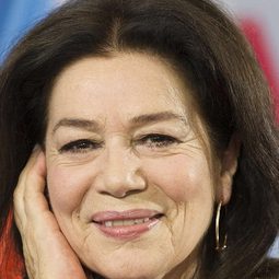 Hannelore Elsner 飾演 Sprecherin Deutsch