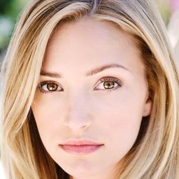 布萊恩妮・豪伊 飾演 Self