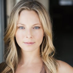 Anastasia Griffith 飾演 Carol Salomonde