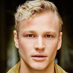 Rory O'Keeffe 飾演 Blondie