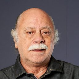 Tonico Pereira 飾演 Antônio