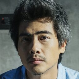 Nophand Boonyai 飾演 Teacher