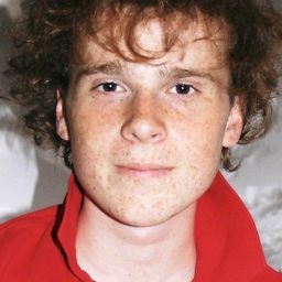 Clément Chebli 飾演 Bruno