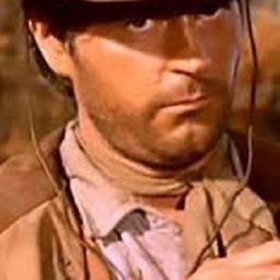 Giovanni Ivan Scratuglia 飾演 Sacerdote