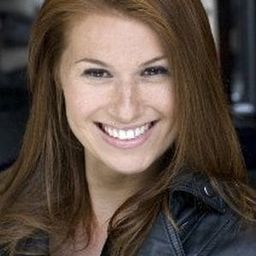 Jennifer Moylan-Taylor 飾演 Reporter