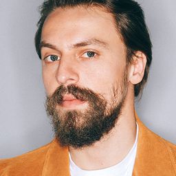 梅汀·亞都爵 飾演 Ali