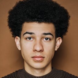 Zavien Garrett 飾演 Felix