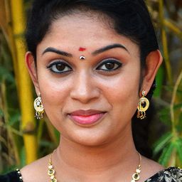 史莉·普里揚卡 飾演 