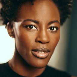 Gemma Knight Jones 飾演 Self - Choir