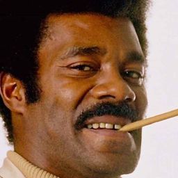 Thalmus Rasulala 飾演 Judge Jackson