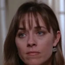 Leslie Ryan 飾演 Amy Mitchell