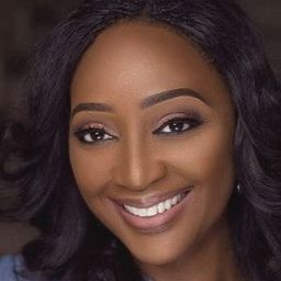 Bunmi Aboderin 飾演 Board Member 4