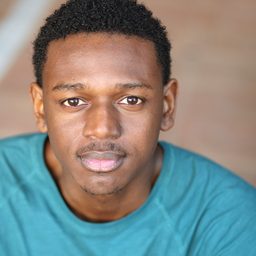 Donald Watkins 飾演 Kunle