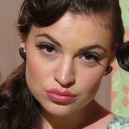 Fredia Roux - 樂樂小鎮演員 飾演Bets