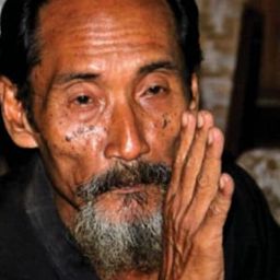 Fajar Suharno 飾演 Juno's Uncle