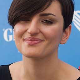 Arisa 飾演 Tina, la perpetua